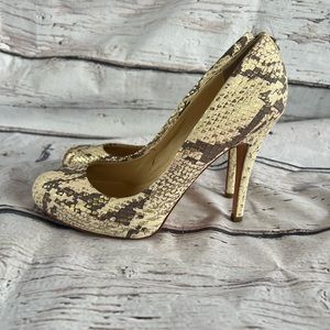 Ivanka Trump Pinksy SIZE 7.5 rounded toe snake print pump
